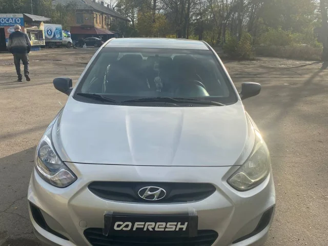 Фото: Продам Hyundai Solaris 2014 года. Двигатель 1.6. Пройден тех. осмотр. По факту 1 владелец. Все зазоры идеальны. Кузов и 