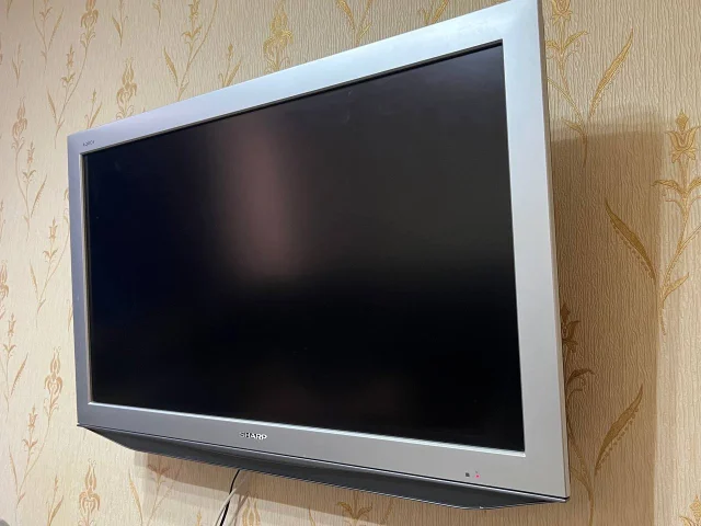 Фото: Продам телевизор SHARP AQUOS 47 дюйма в отличном состоянии,не бит,работает исправно,пиксели не биты