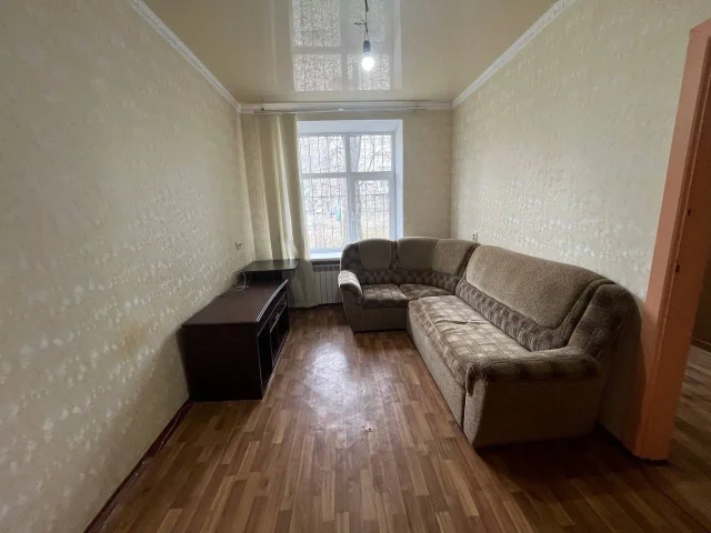 Фото: Продам в центре 2к квартиру 41м.кв., в г.Луганск на кв. Алексеева 1/5 эт