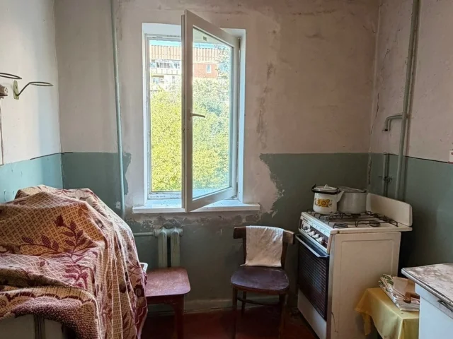 Фото: Продам 3-х ком.кв-ру, ул. Казарцева 1, 4/9. Квартира не угловая, лифт работает. Раздельная планировка. Окна частично пла