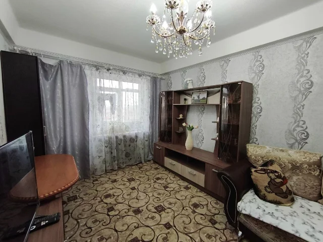 Фото: Цена снижена - 200.000 руб ❗Продам 3х ком.кв-ру пр. Ленина 132, 5/5, 39 кв.м. Крыша не течет!!! Французский балкон, окна