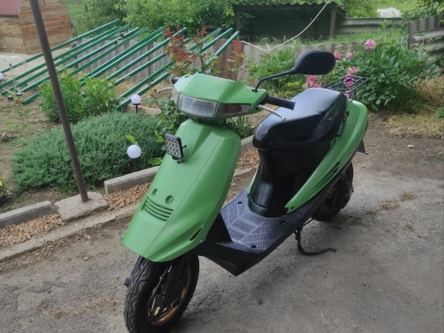 Фото: Продам скутер сузуки адрес в отличном состоянии с новой резиной, АКБ,карбюратором,троса тормозные,мотор на обкатке,устан