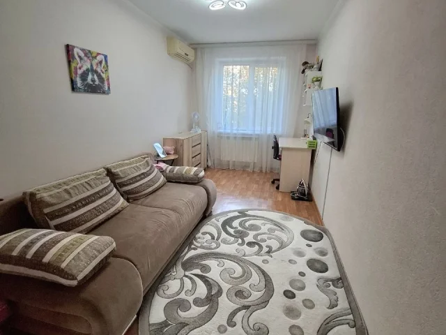 Фото: Продам 2-комн квартиру на кв. 30 лет Победы (р-н к-ра "Мир"), г. Луганск