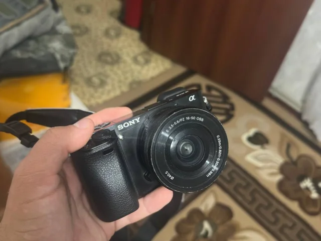 Фото: Продам фотоаппарат Sony a6000