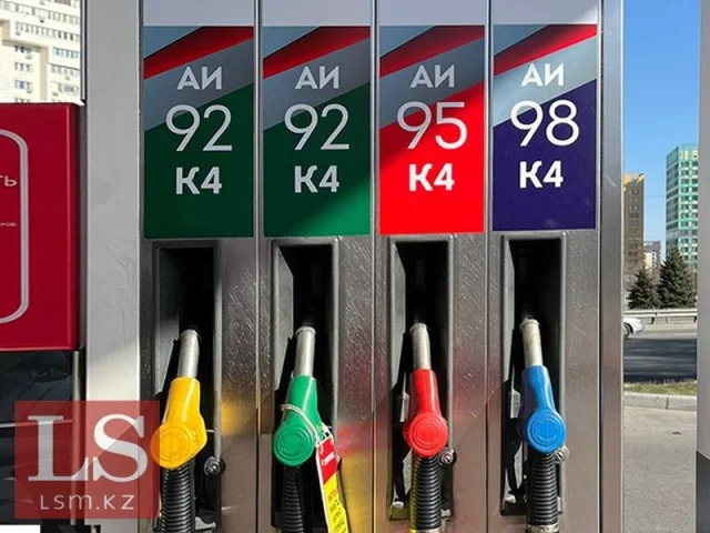 Фото: В наличии бензин ⛽️ 92 + 95 ЦЕНА 160 рублей премиум качества Светлый без запаха чистый прозрачный количество ограничено 