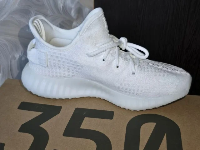 Фото: ПРОДАМ Yeezy Boost 350 V2 «Bone» — стильная и невесомая классика на каждый день 🤍