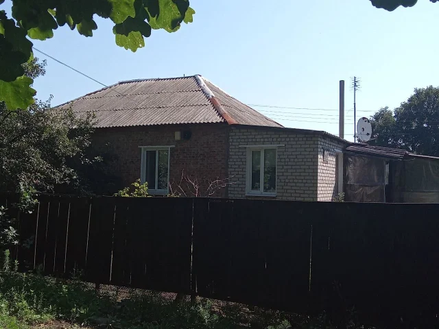 Фото: Луганск, продам пол дома по улице Краснояровское лесничество, Жовтневый район, (Вергунский разъезд), площадью 61,7 м.кв.