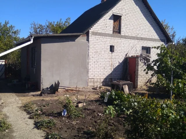 Фото: От собственника продам приватизированный земельный участок 12 соток с небольшим домиком  30 м^2, луганск пгт юбилейное, 