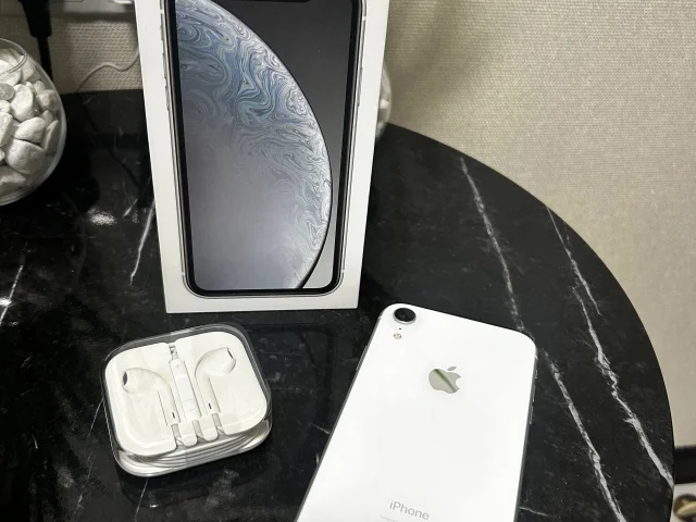 Фото: Продам IPhone XR