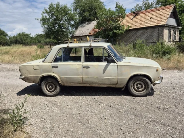 Фото: Продам ваз 2101..ВНЕШКА СТРАШНАВАТАЯ.НО МОТОР РАБОТАЕТ ИДЕАЛЬНО НЕ ДЫМИТ НЕ ТРОИТ РАБОТАЕТ НА БЕНЗИНЕ И НА ГАЗУ КПП НЕ В