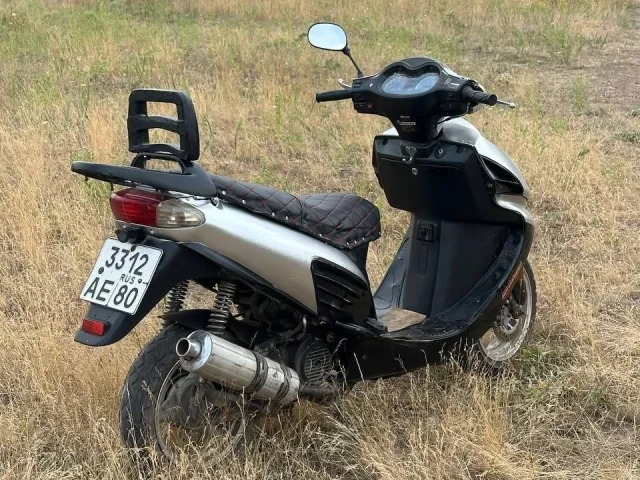 Фото: Продам скутер 🛵 150 кубов. Едет отлично. Документы в порядке. Цена 25000р. Донецк. или