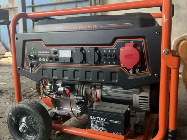 Фото: Трехфазный БЕНЗИНОВЫЙ ГЕНЕРАТОР CARVER модели PPG-8000E-3 работает с нагрузкой до 6 кВт. Максимальная мощность 6 кВт при