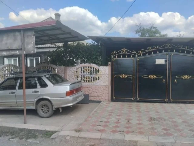 Фото: Продам дом 80 м² по ул. Сивашская, участок 7 сот. посёлок Аргентина, рядом магазин, дом в жилом состоянии, нужен небольш