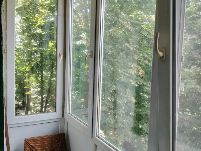 Фото: Срочно! Продам 2-х ком. кв- ру, пр. Ленина 168, 3/5. Квартира не угловая, теплая, общая площадь - 46 м КВ., комнаты смеж