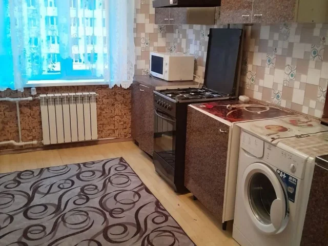 Фото: Срочно продам 1 к квартиру с мебелью и техникой в Центральном районе, 17 мкр., ориентир Школа милиции, 3/9, 34/18/10, ли