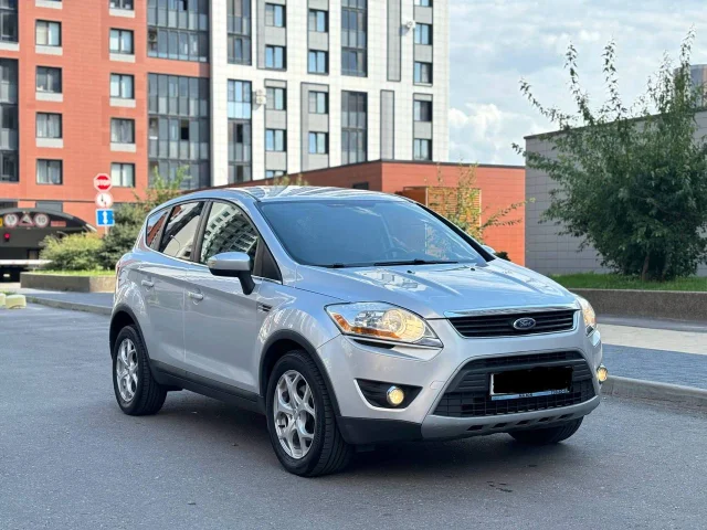 Фото: Ford Kuga 2012 года