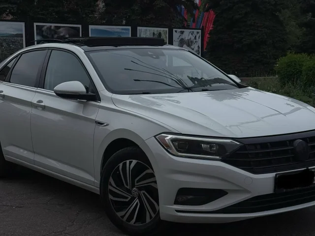 Фото: Volkswagen Jetta SEL Premium