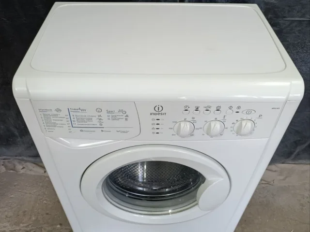 Фото: Продаю 2 стиральные машины INDESIT A Class на 5 кг 1000 оборотов. Габариты В 85 Ш 60 Г 40 см. Многофункциональные просты