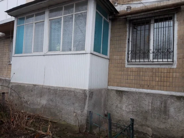 Фото: Продается светлая квартира на первом этаже. Кировский район!