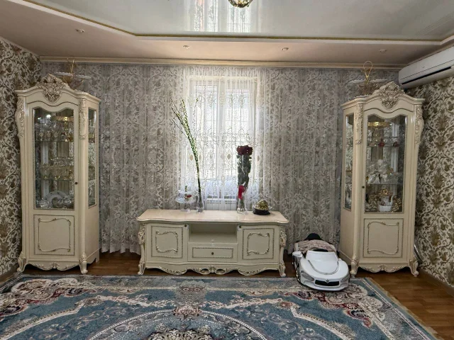 Фото: Продам ТВ зону,Комод ширина 2,высота 70,глубина 55