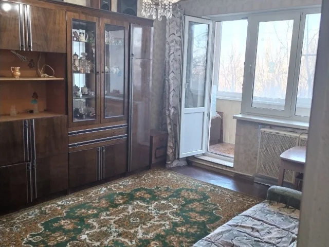 Фото: Сдам 2-х комнатную квартиру в Макеевке на длительный срок. Минимум 6 месяцев. Находится в микрорайоне Зелёный. Вблизи ав