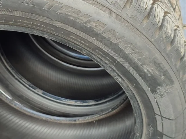 Фото: Шины 255/55R19 практически новые, покупались на Туарег пробег 500км. 22т.р за 4шт. Макеевка