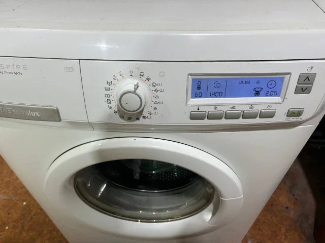 Фото: Продам Electrolux на 7КГ с дисплеем, быстрым замком, рециркуляционным насосом(он повышает качество стирки)и 1400 оборото