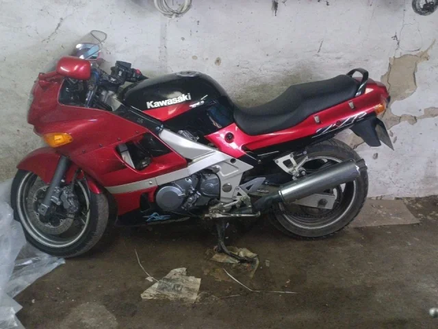 Фото: Продам Kawasaki ZZR 600.1999 г.в.пробег 36700 Состояние отличное