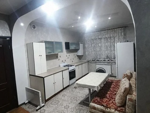 Фото: Продам двухэтажный дом, пл. Бакинских комиссаров