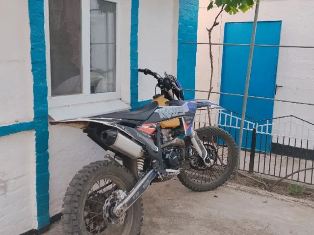 Фото: Продам мотоцикл bnk k10 ybs300 (репликa kews)