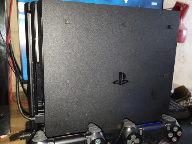 Фото: Продам PS 4 Pro