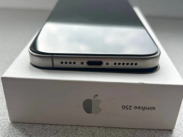 Фото: Продам iPhone 15 pro max 256гб. состояние идеальное , с первого дня в чехле и с защитным стеклом. не вскрывался