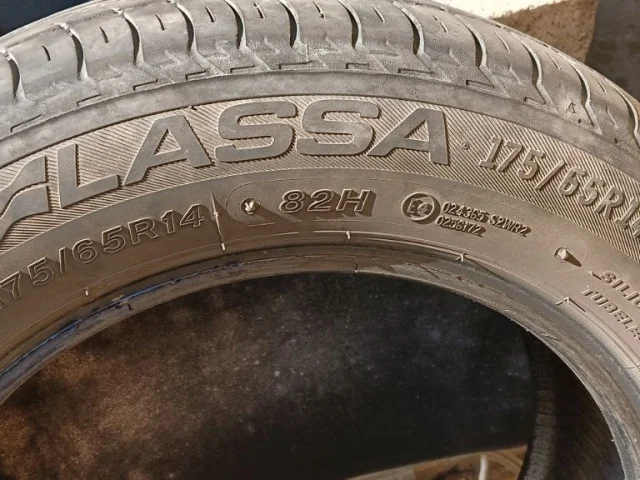 Фото: Продам летние асимметричные шины Lassa Greenway (Турция) 175/65 R14 82H б/у, подходят на докатку. Продаю только комплект