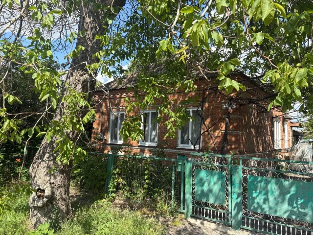 Фото: Продам дом 🏡 в г. Новоазовск по ул. 40 лет Победы! Общая площадь-75м2, жилая-50м2! Отопление- газовый котёл, горячая вод