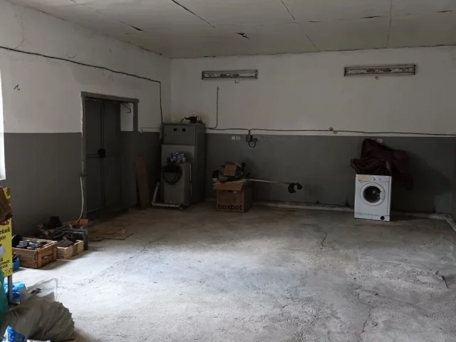 Фото: Сдам в аренду помещение под склад, г. Мелитополь, улица Московская, частный сектор, размер 96 квадратов, одно большое по
