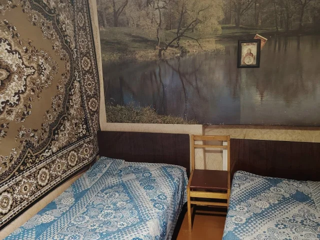 Фото: Продам 2-х ком. кв-ру, пр. Победы 130, 1/5, 245 квартал, площадь 42, 3 кв. м, автономное отопление,окна столярка, пол ли