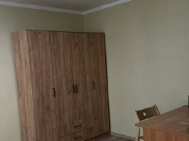 Фото: В Ворошиловском районе предлагается в аренду однокомнатная квартира. Ориентир: ул. Розы Люксембург. Жилое помещение расп