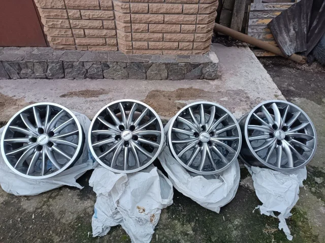 Фото: Продам оригинальные литые диски R17 в хорошем состоянии