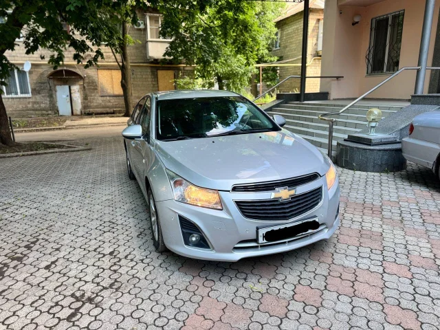 Фото: Продам Chevrolet Cruze 2013 1.8 двигатель работает ровно не троит масло не кушает коробка переключает плавно без пинков 