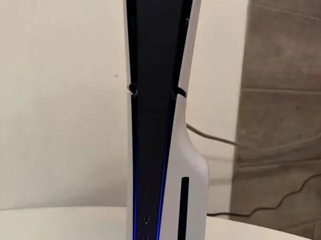 Фото: Продам Sony PlayStation 5 с играми. Модель CFI-1100A. Вторая ревизия, с дисководом. Состояние отличное, всё работает. Ко