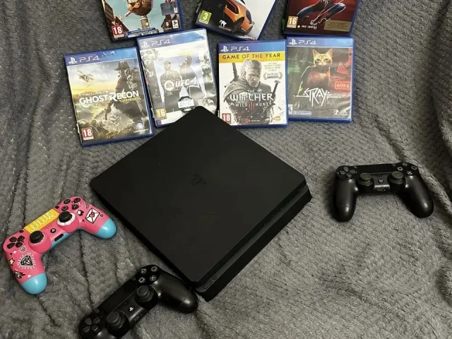 Фото: Продаю PS4 Slim 1TB в отличном техническом и хорошем внешнем состоянии. Консоль полностью исправна: не перегревается, пр