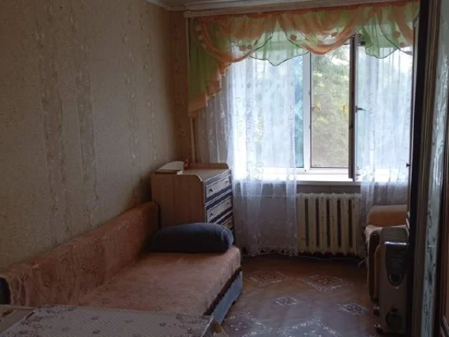 Фото: г.Бердянск ул.Кирова 84.Продам комнату. Площадь 15.5 кв.м., 2 этаж 5-этажного дома, кирпичный. Двойная дверь ,входная хо