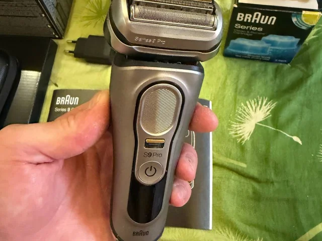 Фото: Продам электробритву Braun 9-Series Pro. Отличное состояние, с момента покупки практически не пользовались. Полный компл