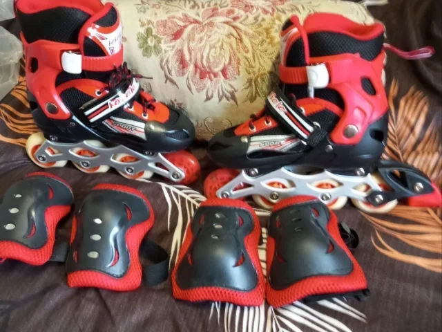 Фото: Роликовые коньки , размер регулируется 31-34