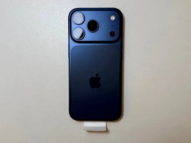 Фото: /iPhone 17 Pro 256 GB Deep Blue SIM-eSIM. Внешне как новый. АКБ 99% (225 циклов). В комплекте шнур зарядки. Возможен обм