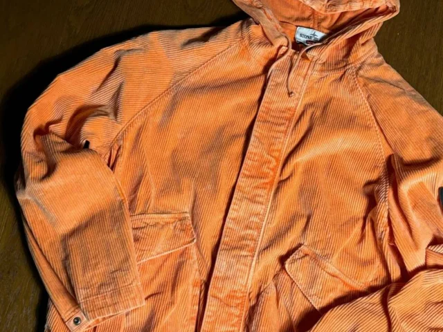 Фото: Ветровка stone island supreme вельветовая