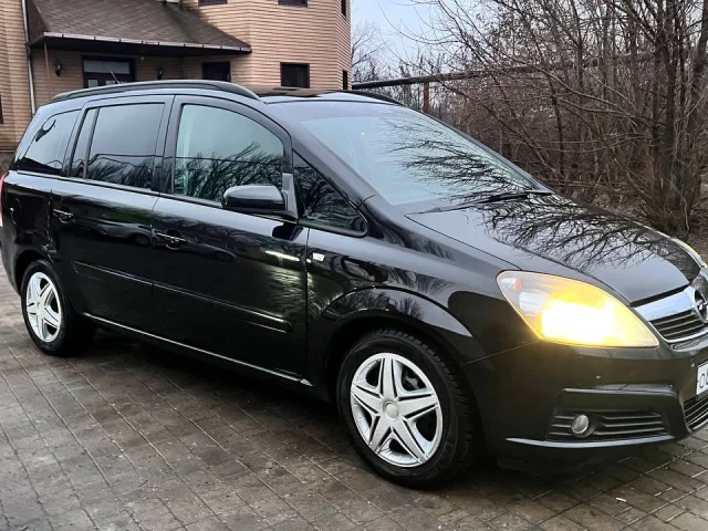 Фото: Opel Zafira B