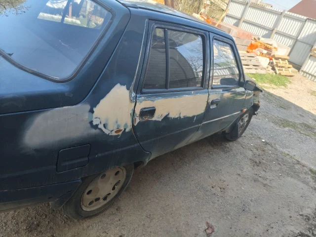 Фото: Славута после дтп 2004года, на разбор движок 50 коробка 30, по остальным вопросам звоните Влад