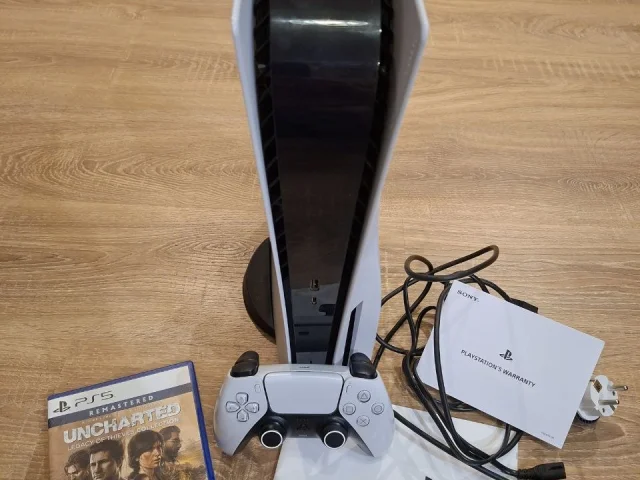 Фото: Sony Play Station 5. Цена 49500р. 825гб с дисководом. Состояние отлиное. Есть коробка, дисковод, все кабели и геймпад. И