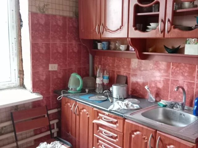 Фото: Продам просторную 2 к. квартиру 2 этаж 2-х этажного дома, улица Уральская, Кировский район г. Донецка, ориентир Кировски